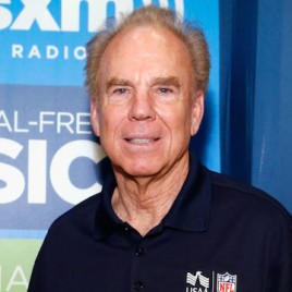 NFL Legends Come Together to Raise Money for Dallas School