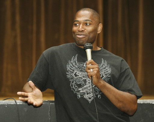 Former Crimson Tide Star Shaun Alexander Makes Appearance at Alabama Alumni Event