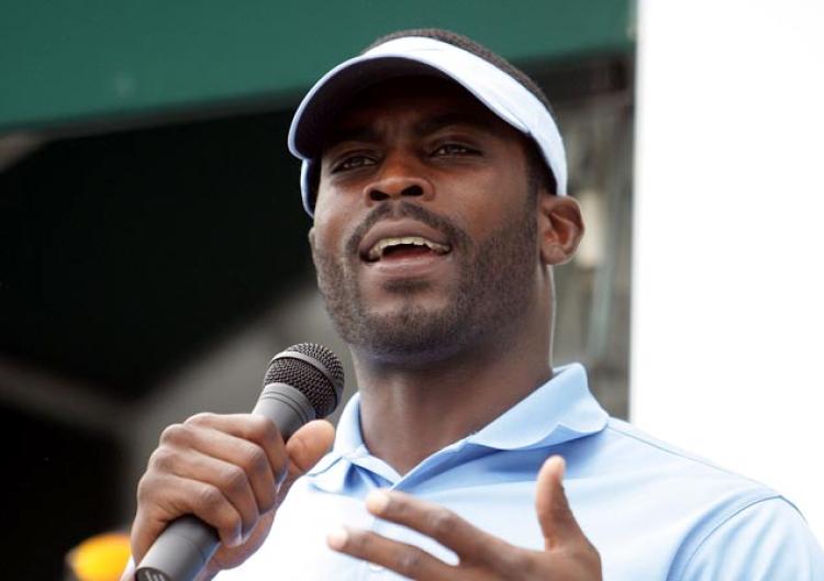 Legendary Quarterback Michael Vick Shares Faith at Men's Rally