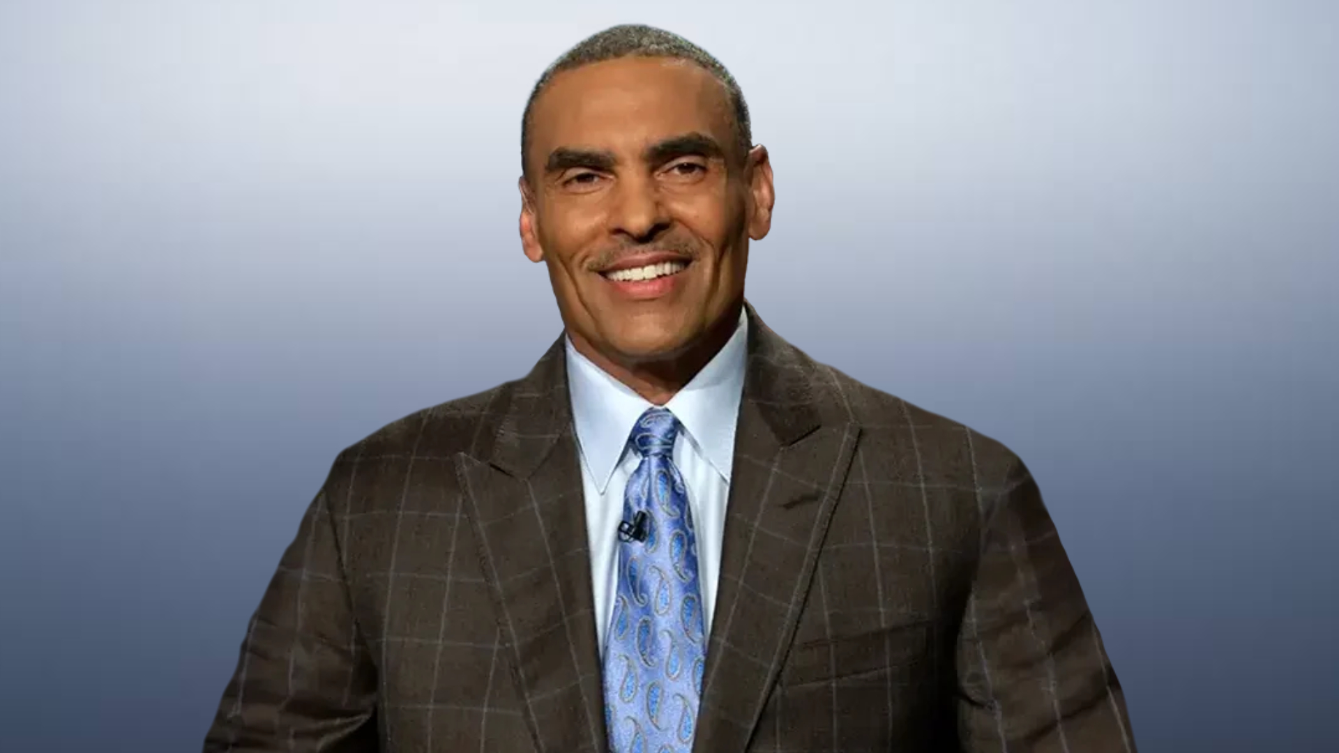 The Ultimate Guide to Booking Herm Edwards for Corporate Events